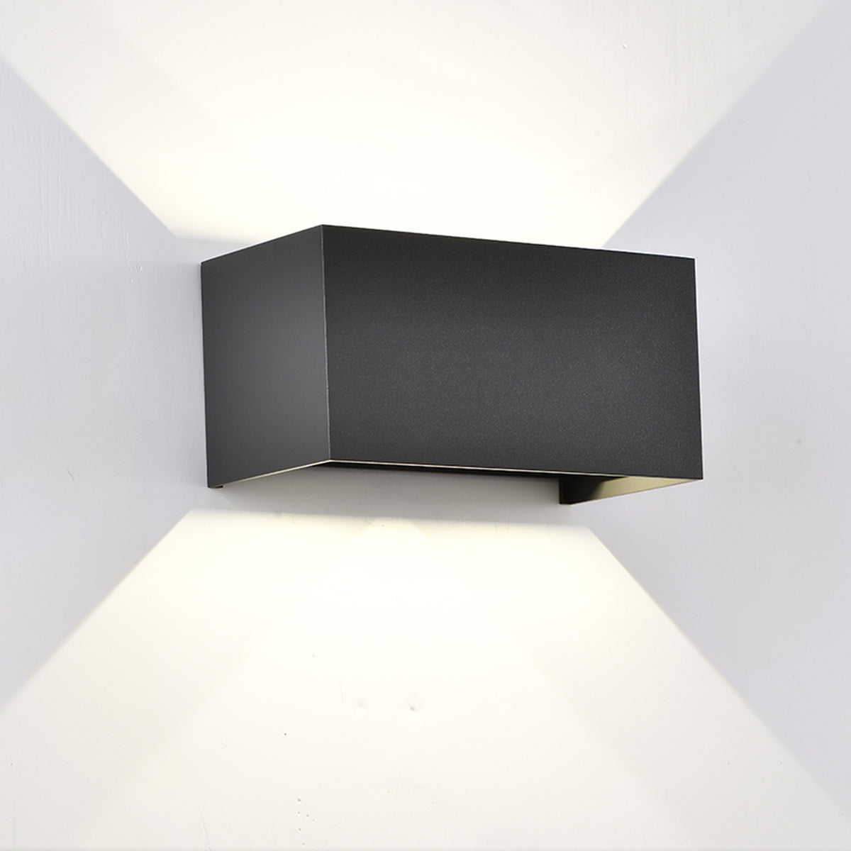 Mantra DAVOS vanjska zidna LED svjetiljka 24W 4000K IP54 200MM CRNA