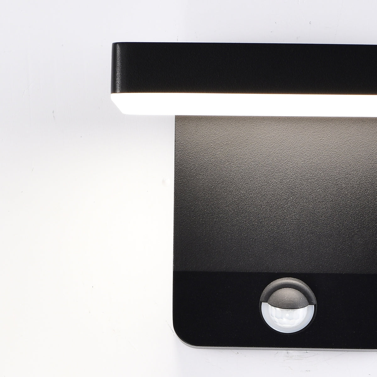 Mantra COOPER vanjska zidna LED svjetiljka sa senzorom 20W 3000K IP54 178MM CRNA
