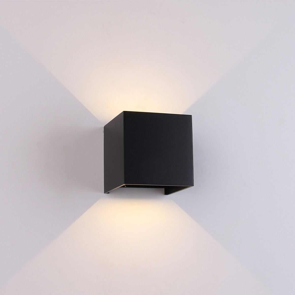 Mantra DAVOS vanjska zidna LED svjetiljka 12W 2700K IP54 100MM CRNA