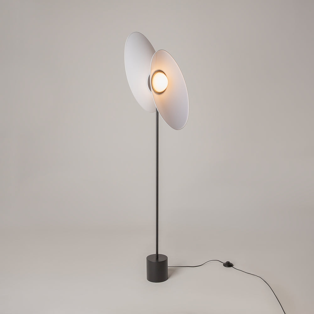LED dimabilna podna svjetiljka Evolution 12W 3000K bijela/crna